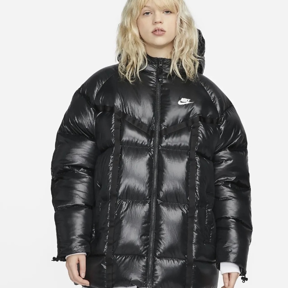 Nike Windbreaker puffer jacket Medium women Therma-Fit